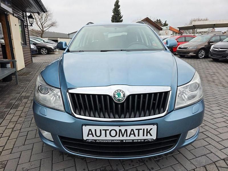 Gebraucht Skoda Octavia Ambiente 122 PS (89 kW) 2010 Blau Kombi
