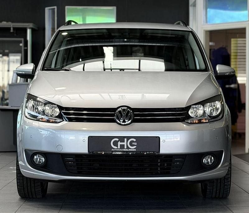 Gebraucht VW Touran Trendline 140 PS (102 kW) 2014 Reflexsilber Van / Kleinbus