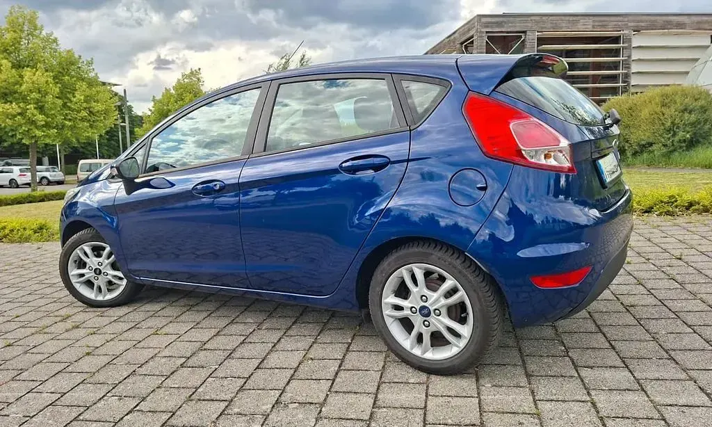 Gebraucht Ford Fiesta Celebration 82 PS (60 kW) 2017 Blau Kleinwagen