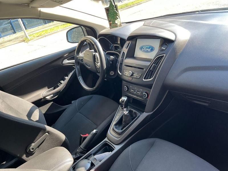 Gebraucht Ford Focus Business Edition 120 PS (88 kW) 2016 Schwarz Limousine