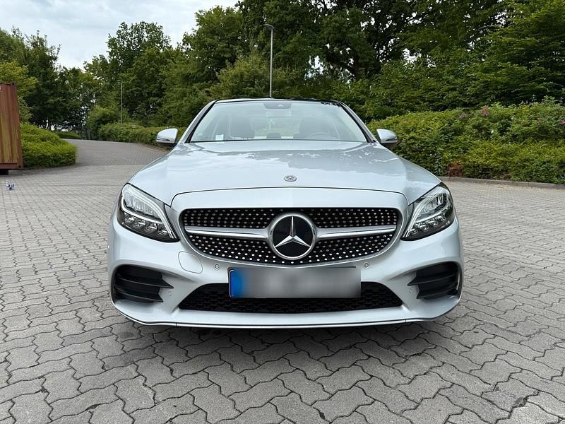 Silber Gebraucht 2019 Mercedes C300 AMG line Limousine | 27.500 € (Fairer Preis) - Bild 1/4