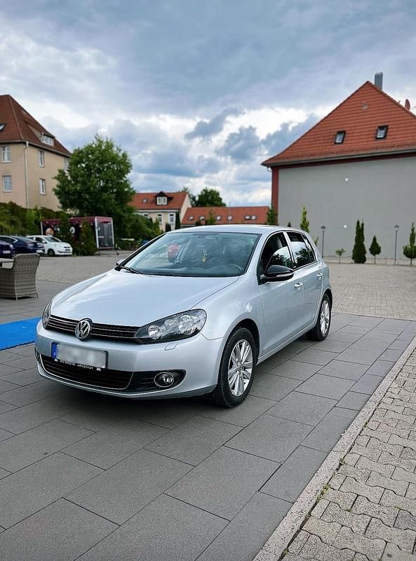 Silber Gebraucht 2012 VW Golf VI Limousine | 5.299 € (Fairer Preis) - Bild 1/4