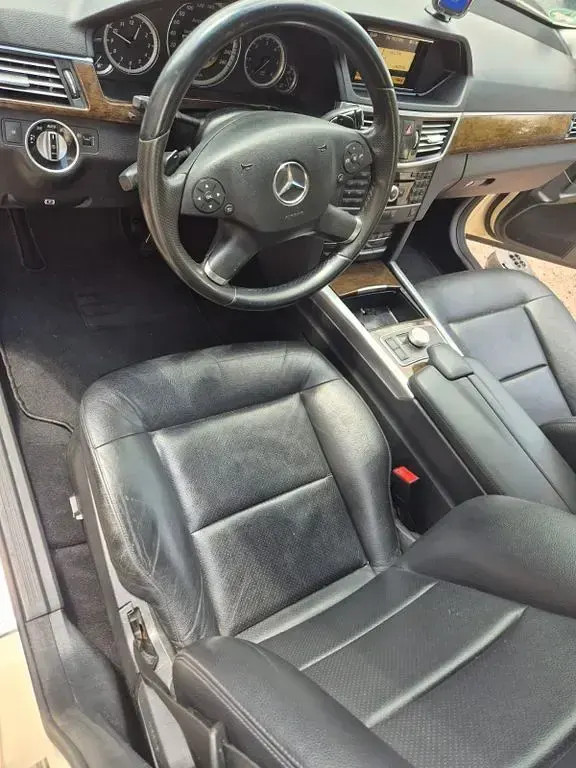 Gebraucht Mercedes E200 136 PS (100 kW) 2011 Beige Limousine