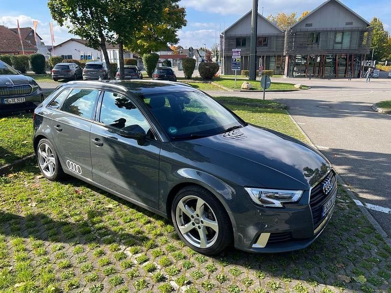 Gebraucht Audi A3 Sport 150 PS (110 kW) 2018 Grau Limousine