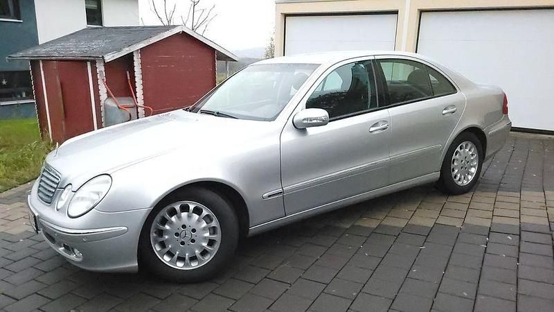 Gebraucht Mercedes E200 Elegance 163 PS (119 kW) 2003 Silber Limousine