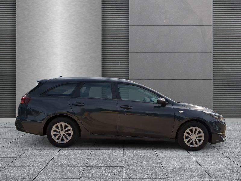 Diverse metallic Gebraucht 2022 Kia Ceed Sportswagon Kombi | 16.890 € (Fairer Preis) - Bild 1/4