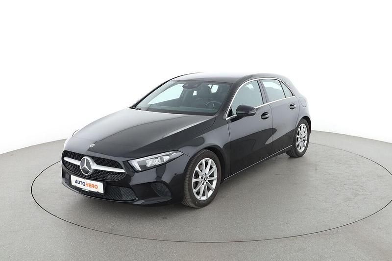 Schwarz Gebraucht 2020 Mercedes A200 Limousine | 25.390 € (Etwas zu teuer) - Bild 1/3