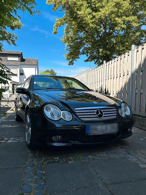 Schwarz Gebraucht 2005 Mercedes C220 Coupé | 3.000 € (Fairer Preis) - Bild 1/4