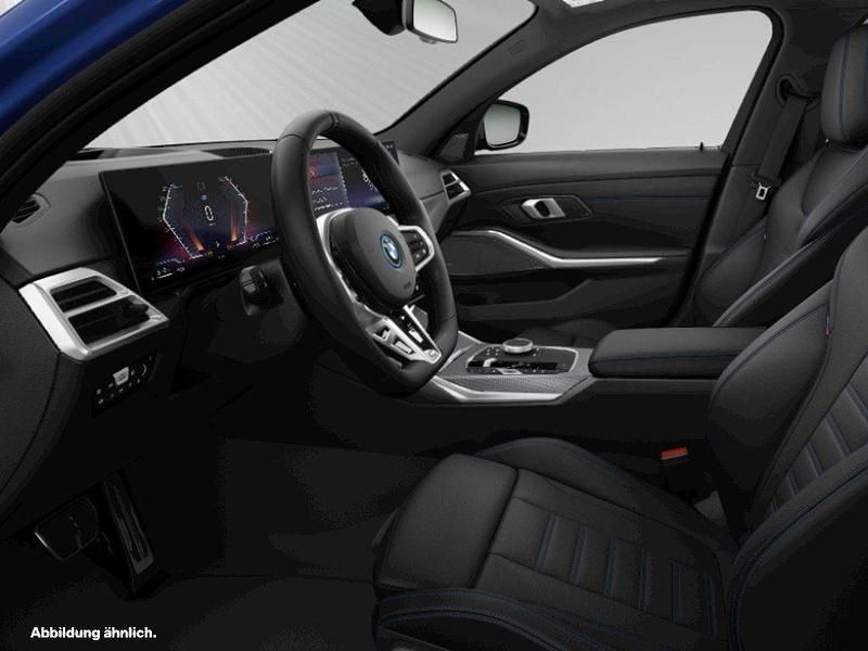 Gebraucht BMW 330e M Sport 292 PS (214 kW) 2024 Portimao blau metallic Kombi