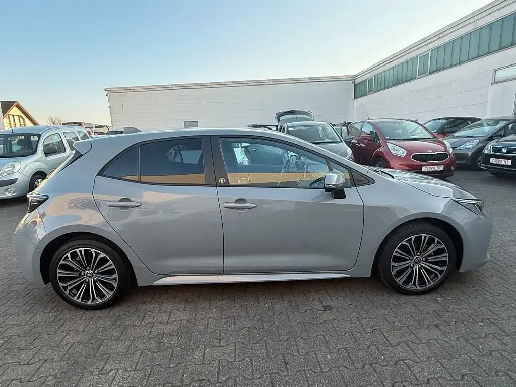 Gebraucht Toyota Corolla Hybrid Team 98 PS (72 kW) 2023 Cement grey/manhattan grey Limousine