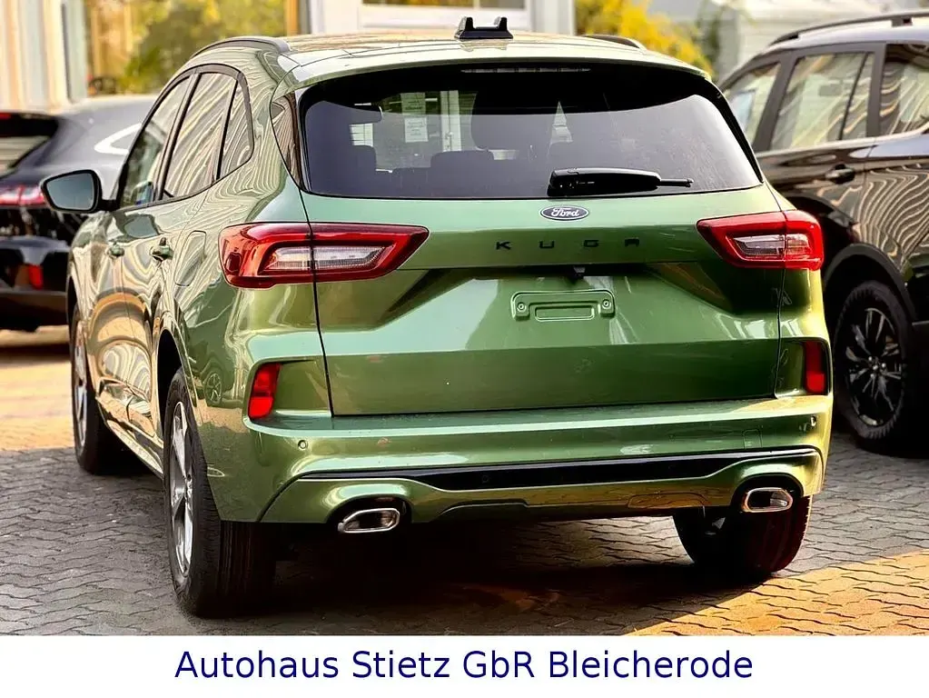 Neu Ford Kuga ST-Line 186 PS (136 kW) 2025 Bursting green SUV