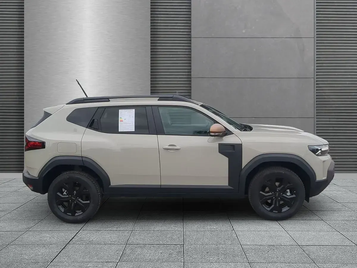 Neu Dacia Duster Extreme 154 PS (113 kW) 2026 Beige (sandstonebeige) SUV