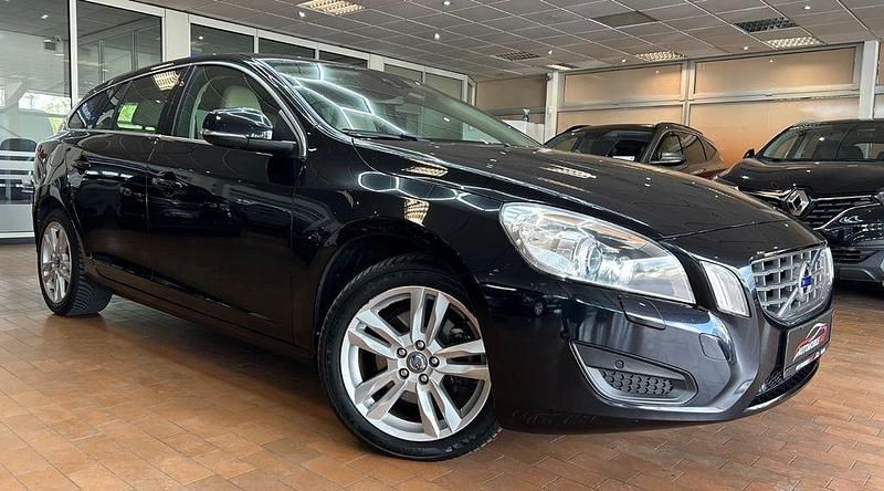 Gebraucht Volvo V60 Momentum 150 PS (110 kW) 2012 Schwarz Kombi