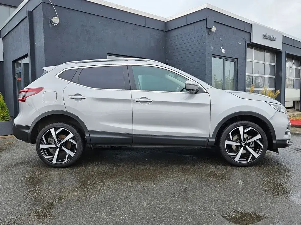 Gebraucht Nissan Qashqai Akari 140 PS (102 kW) 2021 Silber SUV