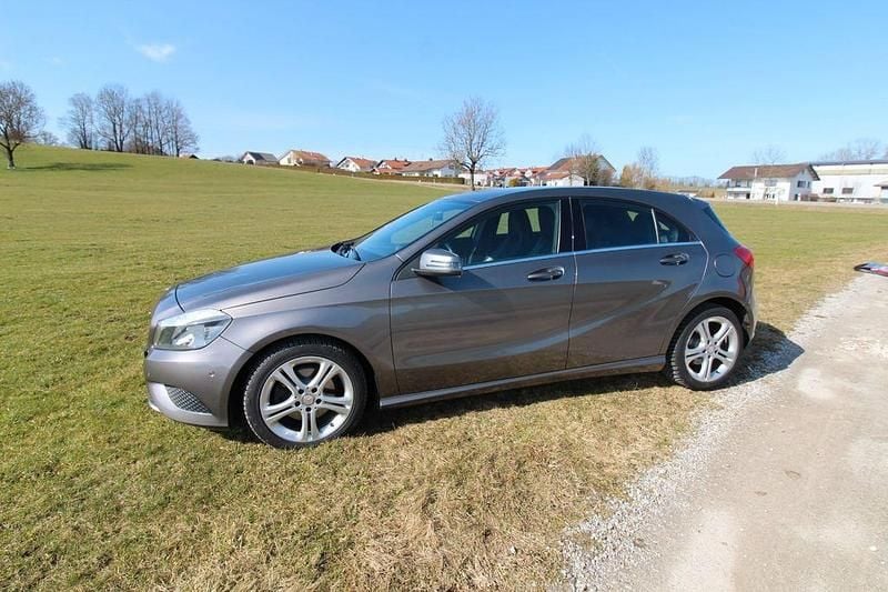 Gebraucht Mercedes A200 156 PS (114 kW) 2013 Grau Limousine