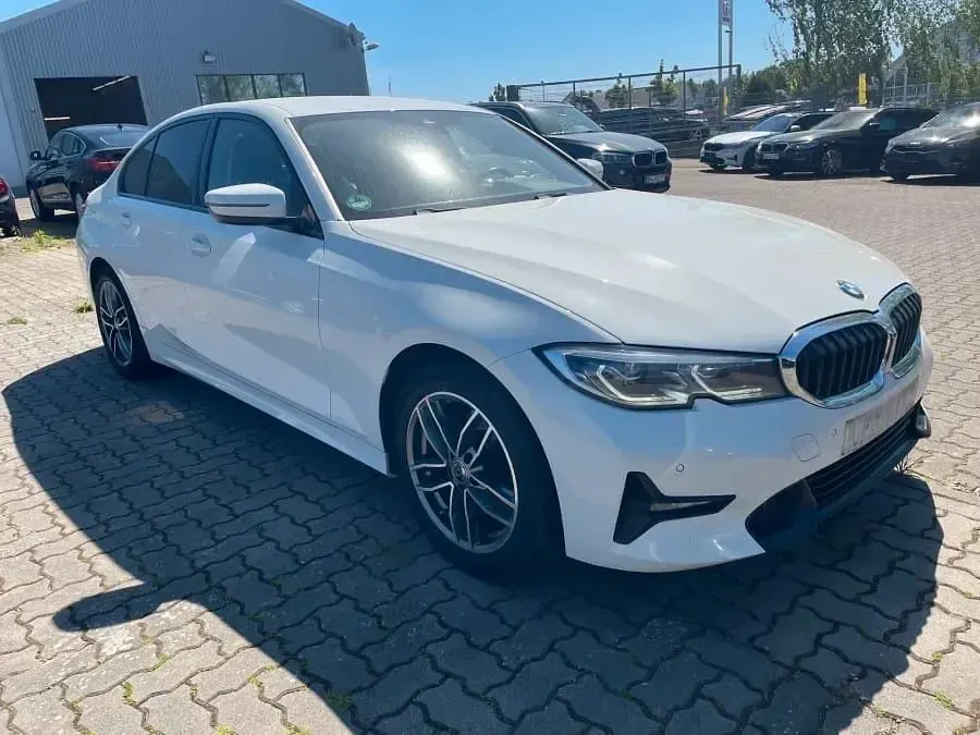 Gebraucht BMW 320e Sport Line 204 PS (150 kW) 2021 Weiß Limousine