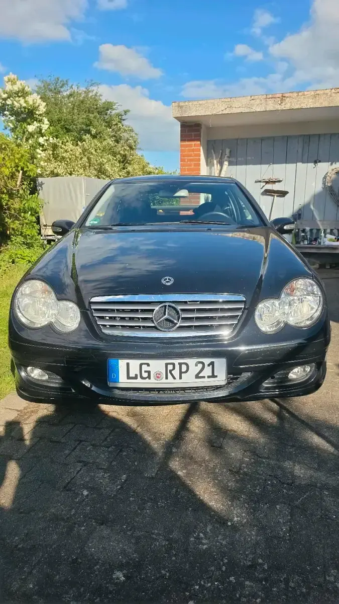 Gebraucht Mercedes C180 143 PS (105 kW) 2005 Schwarz Coupé