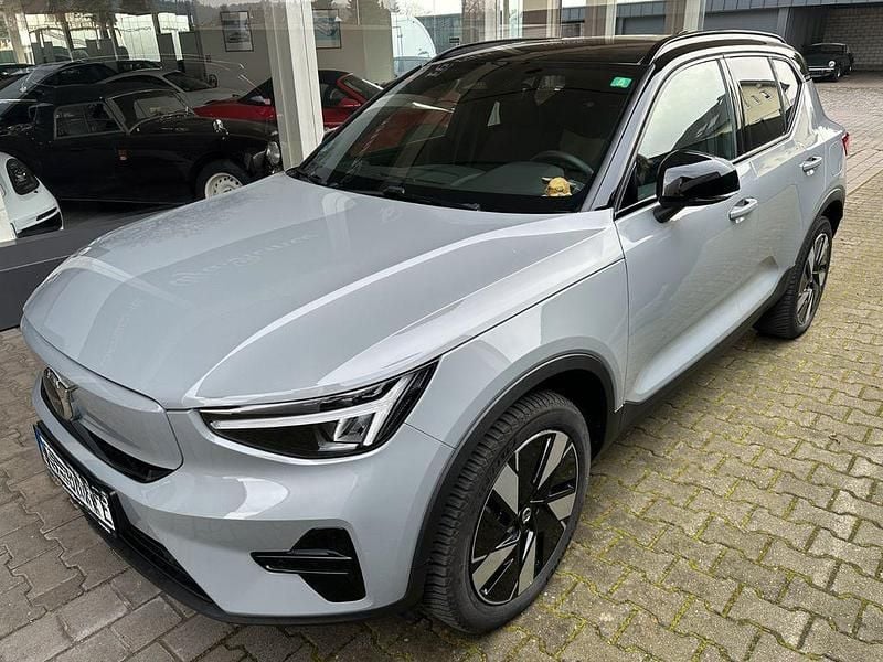 Grau Gebraucht 2024 Volvo XC40 Plus SUV | 35.900 € (Superpreis) - Bild 1/4