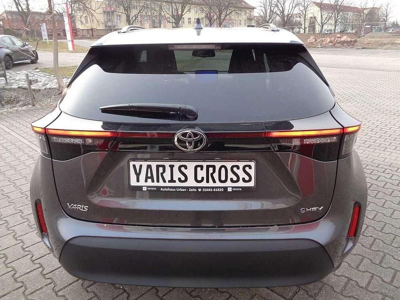 Neu Toyota Yaris Cross 131 PS (96 kW) 2025 Grau SUV