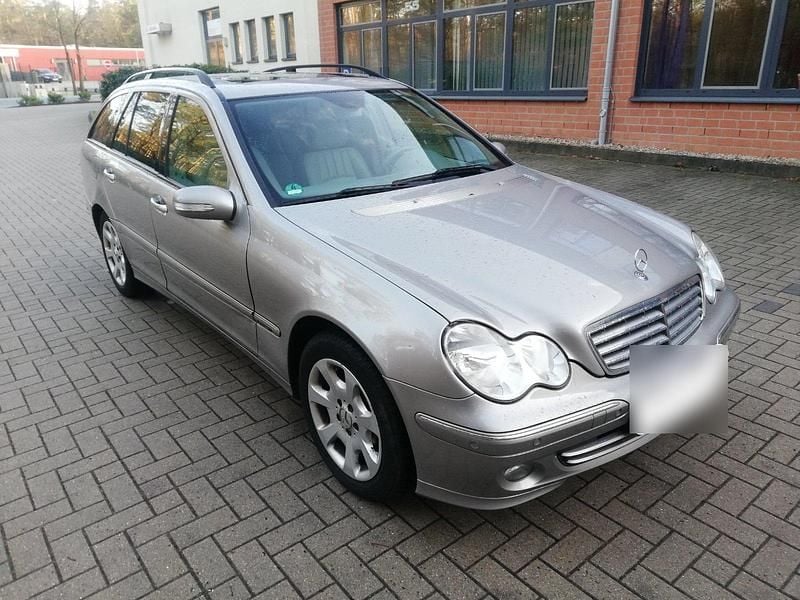 Gebraucht Mercedes C230 Elegance 203 PS (149 kW) 2007 Silber Kombi