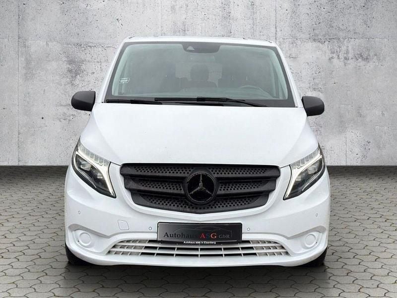 Usado Mercedes Vito Edition 190 HP (139 kW) 2019 Preto Van