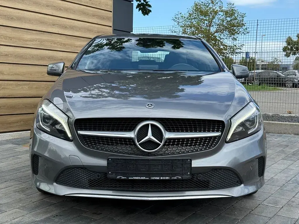 Gebraucht Mercedes 180 Urban 122 PS (89 kW) 2017 Grau Limousine