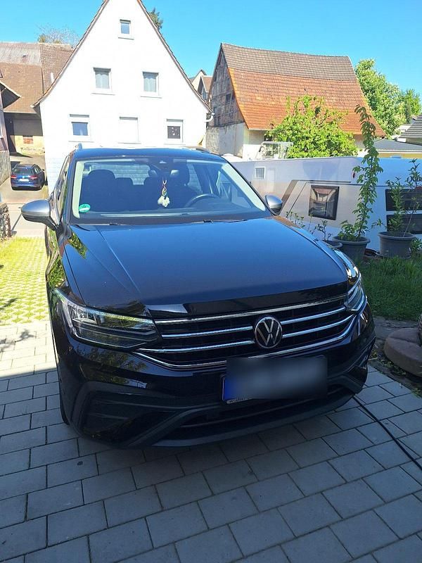 Schwarz Gebraucht 2022 VW Tiguan Allspace SUV | 35.499 € (Guter Preis) - Bild 1/4