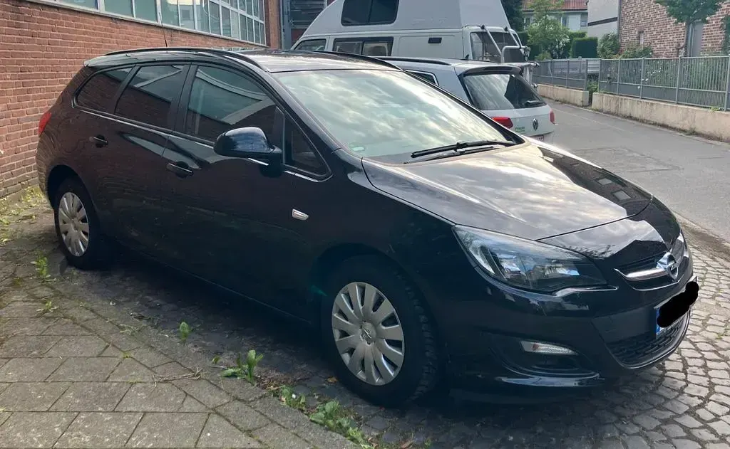 Gebraucht Opel Astra Edition 116 PS (85 kW) 2016 Schwarz Kombi