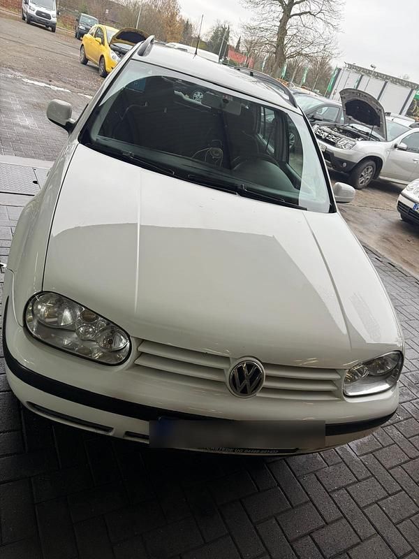 Weiß Gebraucht 2003 VW Golf IV Kombi | 3.100 € (Etwas zu teuer) - Bild 1/4