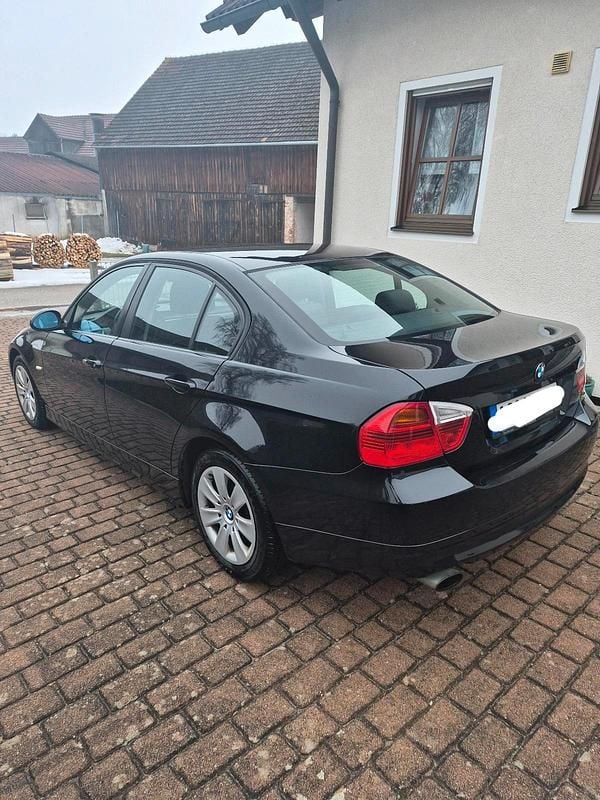 Gebraucht BMW 318 143 PS (105 kW) 2008 Schwarz Limousine