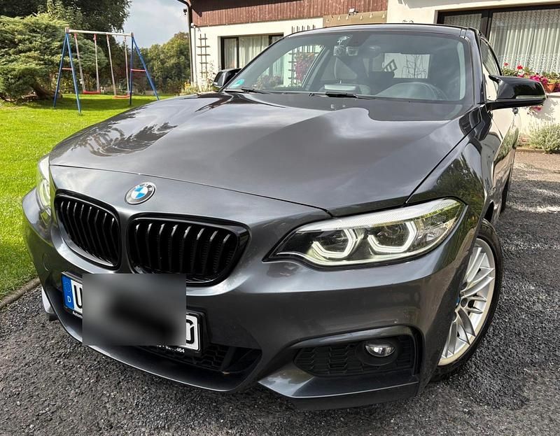 Grau Gebraucht 2018 BMW 218 Shadowline Coupé | 18.890 € (Fairer Preis) - Bild 1/4