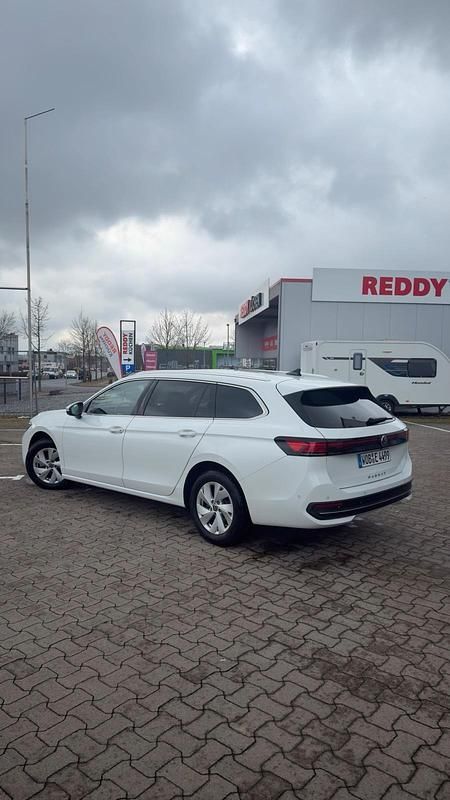 Gebraucht VW Passat Business+ 150 PS (110 kW) 2024 Weiß Kombi