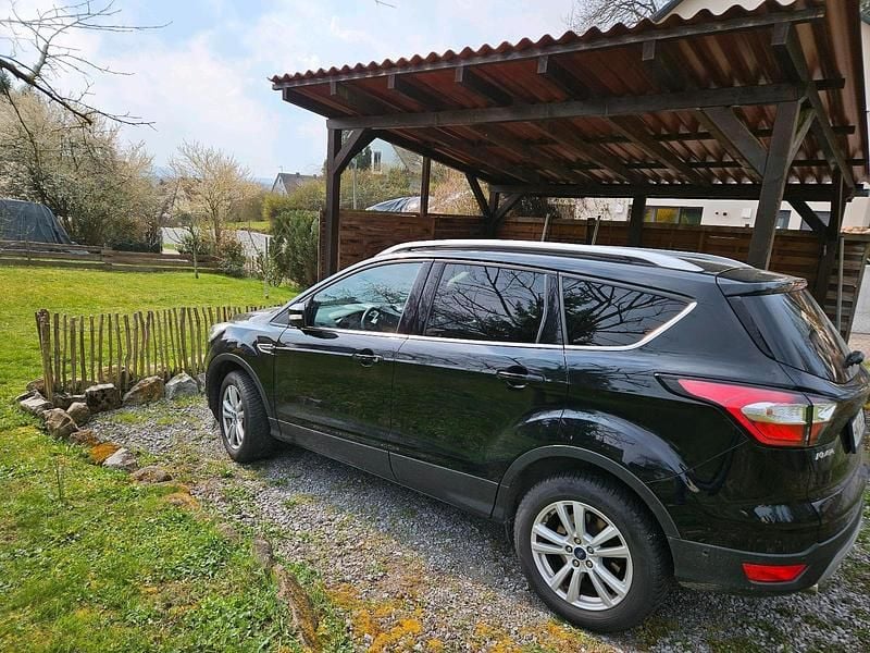 Gebraucht Ford Kuga Cool & Connect 150 PS (110 kW) 2019 Schwarz SUV