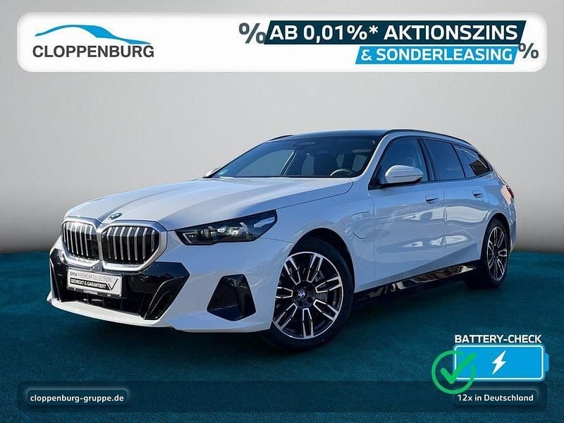 Gebraucht BMW 550e M Sport 489 PS (359 kW) 2025 Alpinweiß uni Kombi
