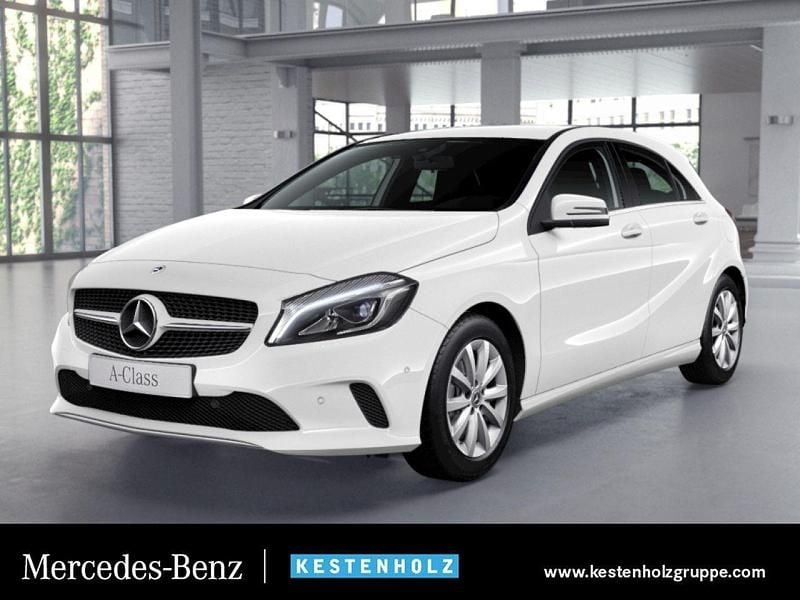 Weiß Gebraucht 2017 Mercedes A180 Limousine | 11.000 € (Superpreis) - Bild 1/4