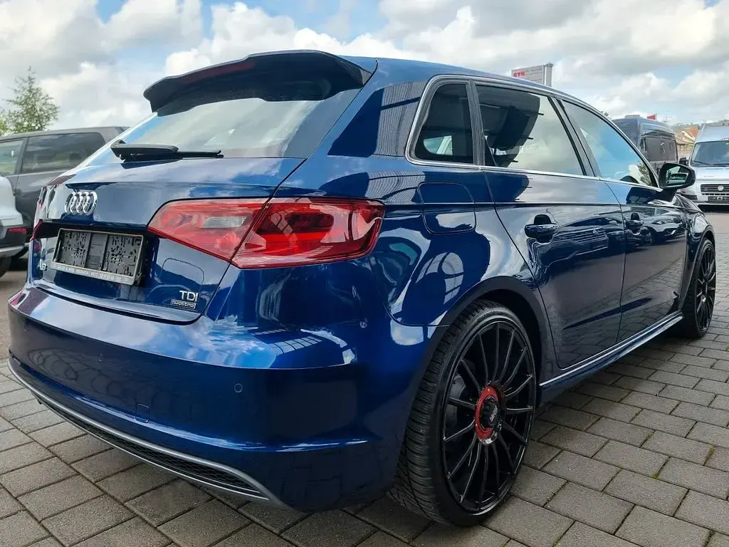 Gebraucht Audi A3 S-Line 150 PS (110 kW) 2015 Blau Limousine