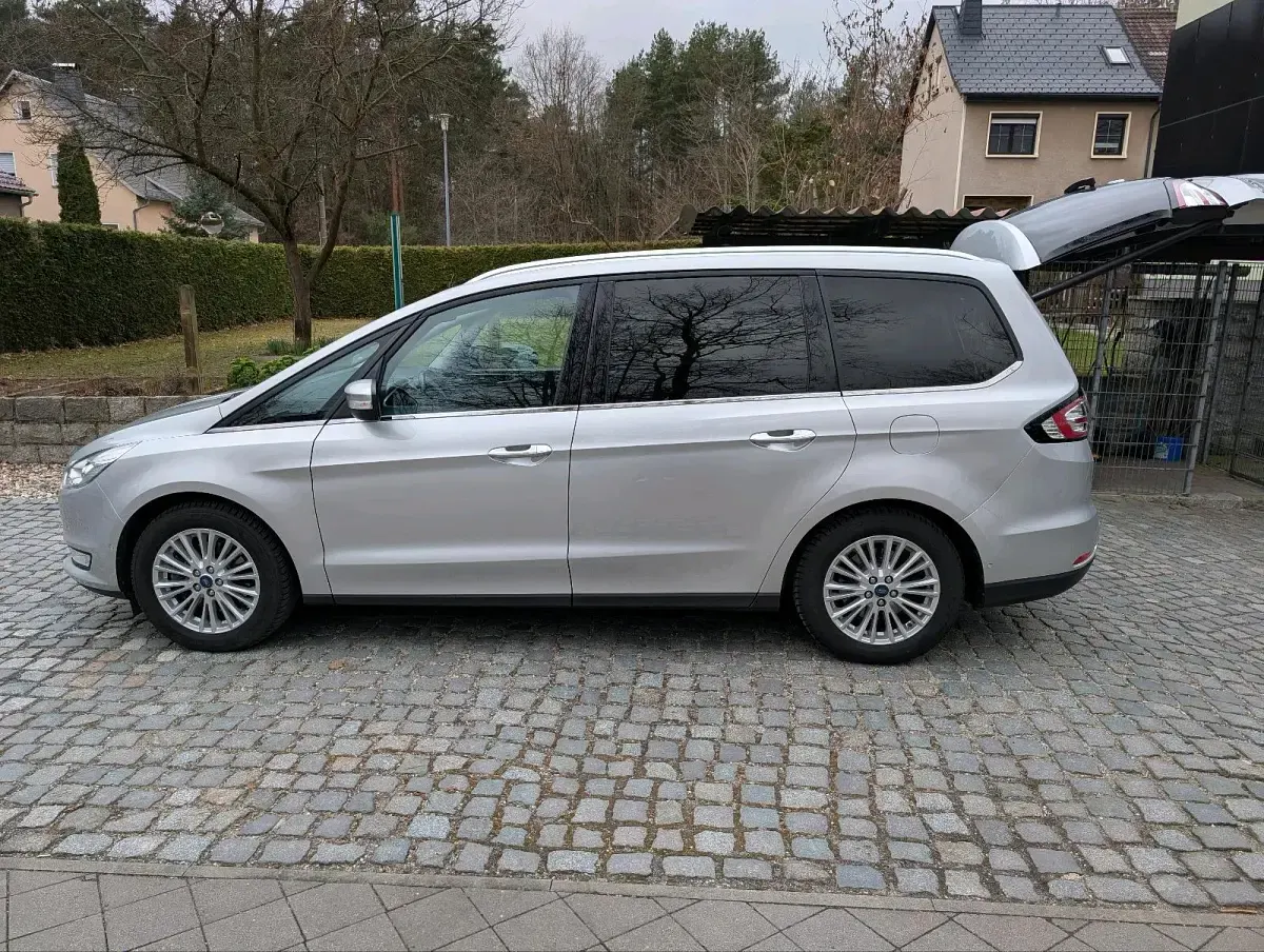Gebraucht Ford Galaxy 150 PS (110 kW) 2016 Silber Van / Kleinbus