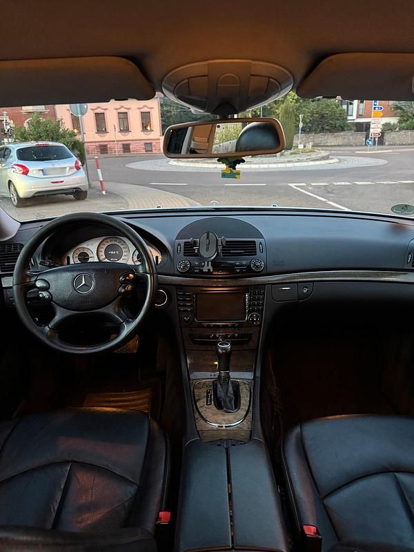 Gebraucht Mercedes E320 224 PS (164 kW) 2006 Silber Limousine