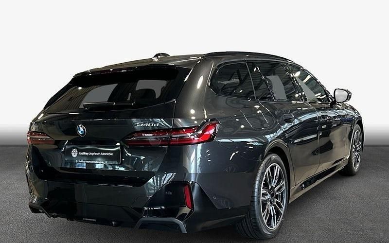 Neu BMW 540 303 PS (222 kW) 2025 Grau Kombi