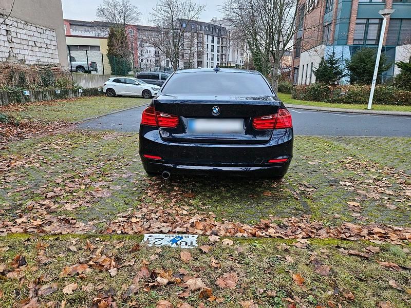 Gebraucht BMW 320 184 PS (135 kW) 2013 Blau Limousine