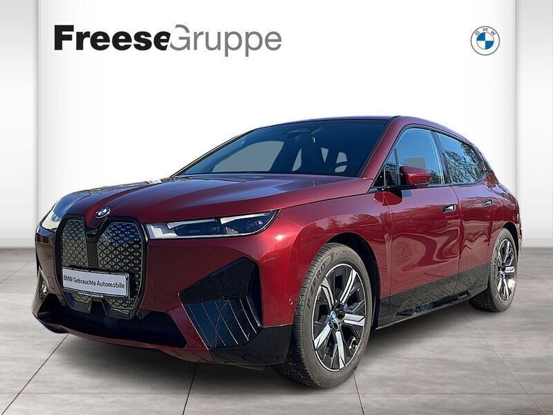 Rot Gebraucht 2022 BMW iX Sport Line SUV | 45.990 € (Guter Preis) - Bild 1/4