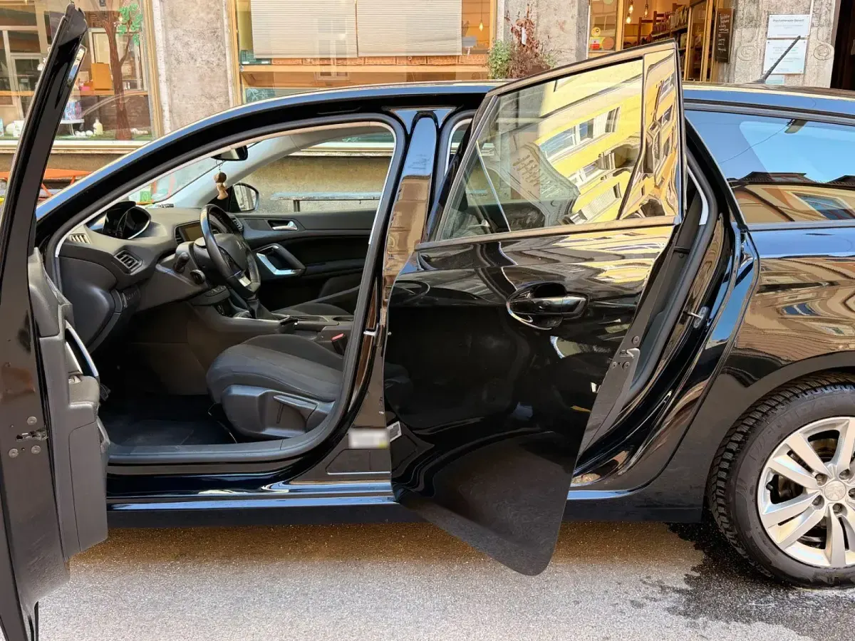 Gebraucht Peugeot 308 SW Active 110 PS (80 kW) 2017 Schwarz Kombi