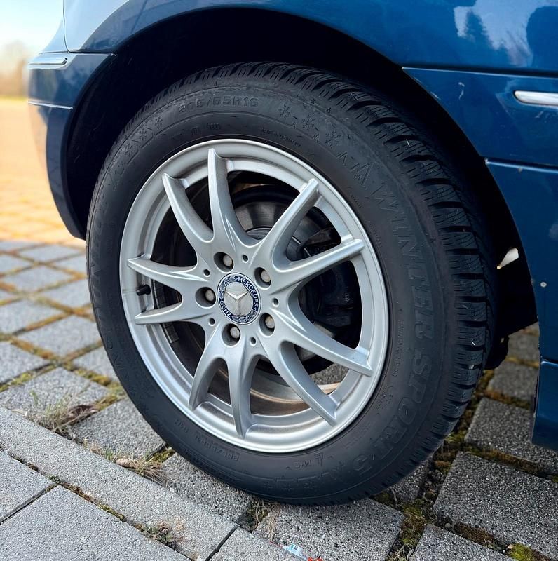 Gebraucht Mercedes B180 116 PS (85 kW) 2010 Blau Van / Kleinbus