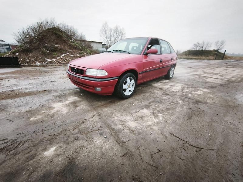 Gebraucht Opel Astra 75 PS (55 kW) 1997 Rot Limousine