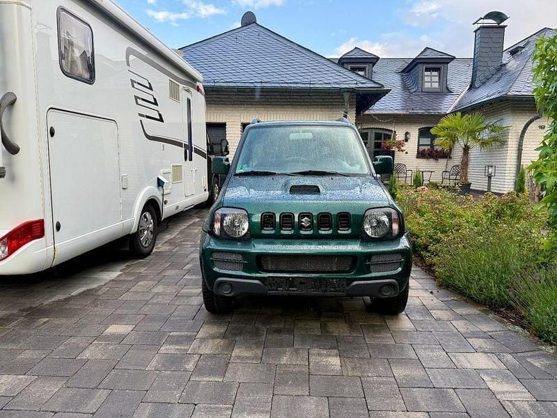Grün Gebraucht 2005 Suzuki Jimny SUV | 4.900 € (Fairer Preis) - Bild 1/4