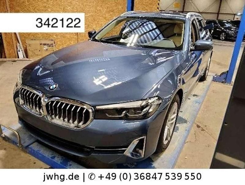 Gebraucht BMW 520 Sport Line 190 PS (139 kW) 2023 Arctic race blue Kombi