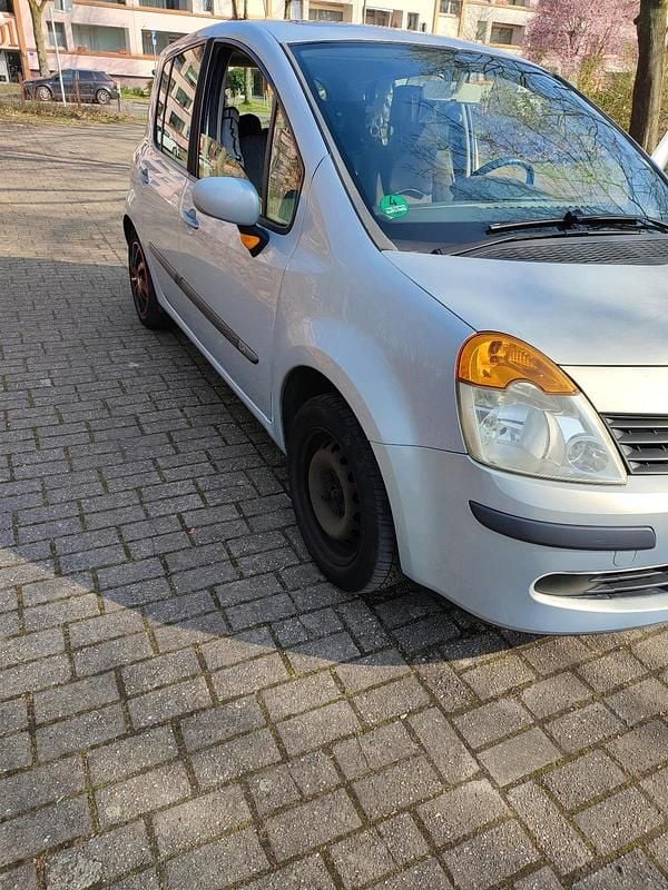 Gebraucht Renault Modus 75 PS (55 kW) 2004 Silber Van / Kleinbus