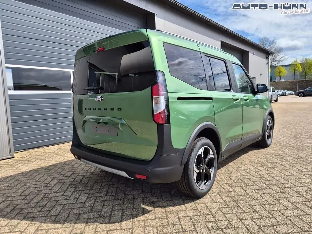 Nowe Ford Tourneo Courier Active 125 KM (91 kW) 2026 Zielony Minivan