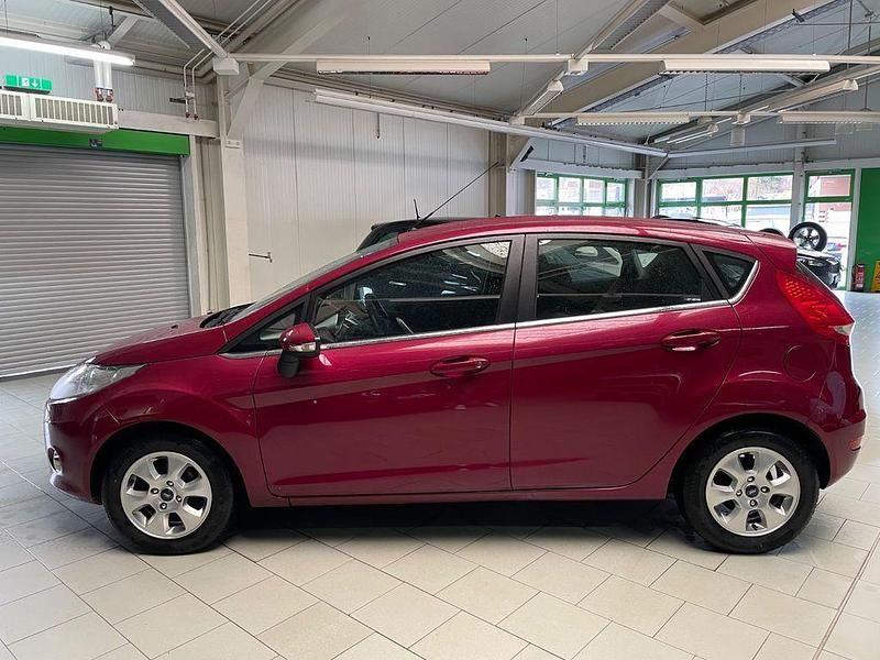 Gebraucht Ford Fiesta Titanium 82 PS (60 kW) 2009 Rot Kleinwagen