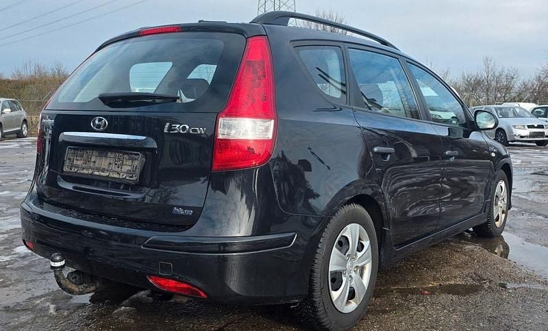 Gebraucht Hyundai i30 90 PS (66 kW) 2010 Schwarz Kombi